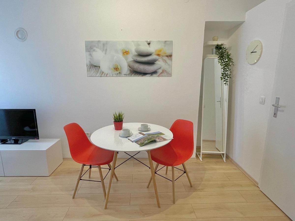Apartments Antons Pula Exterior photo