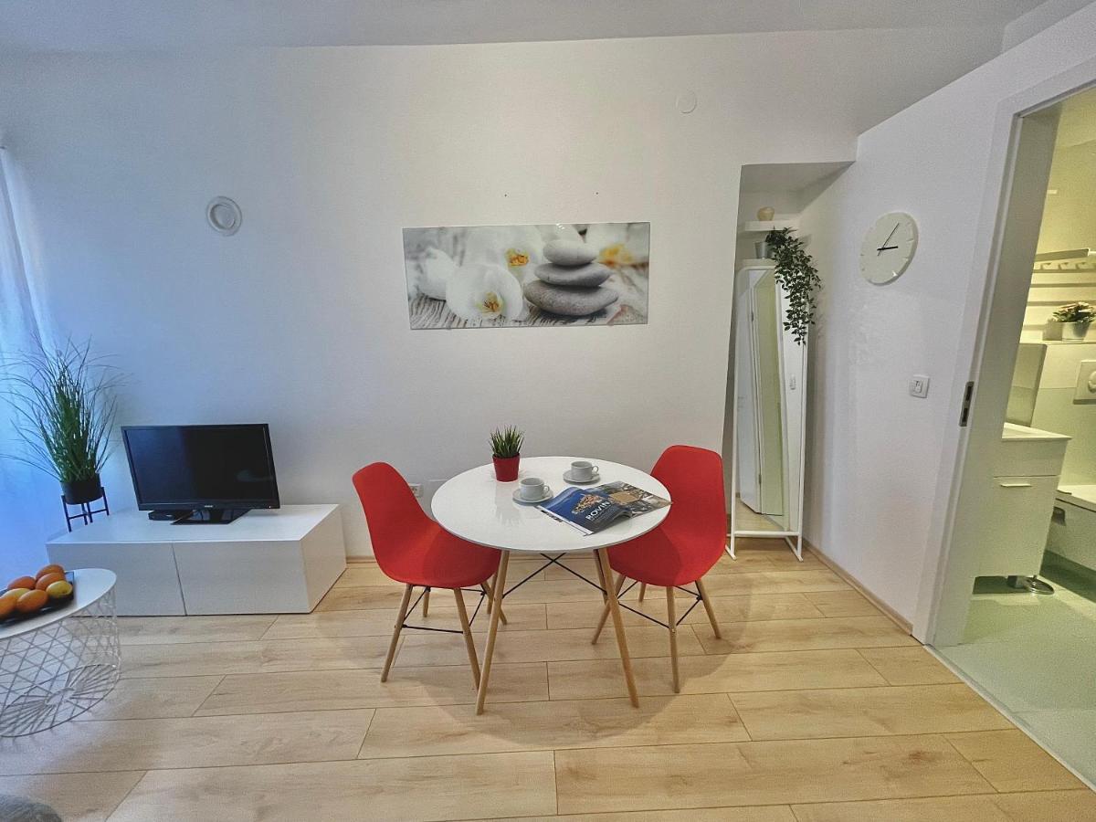 Apartments Antons Pula Exterior photo
