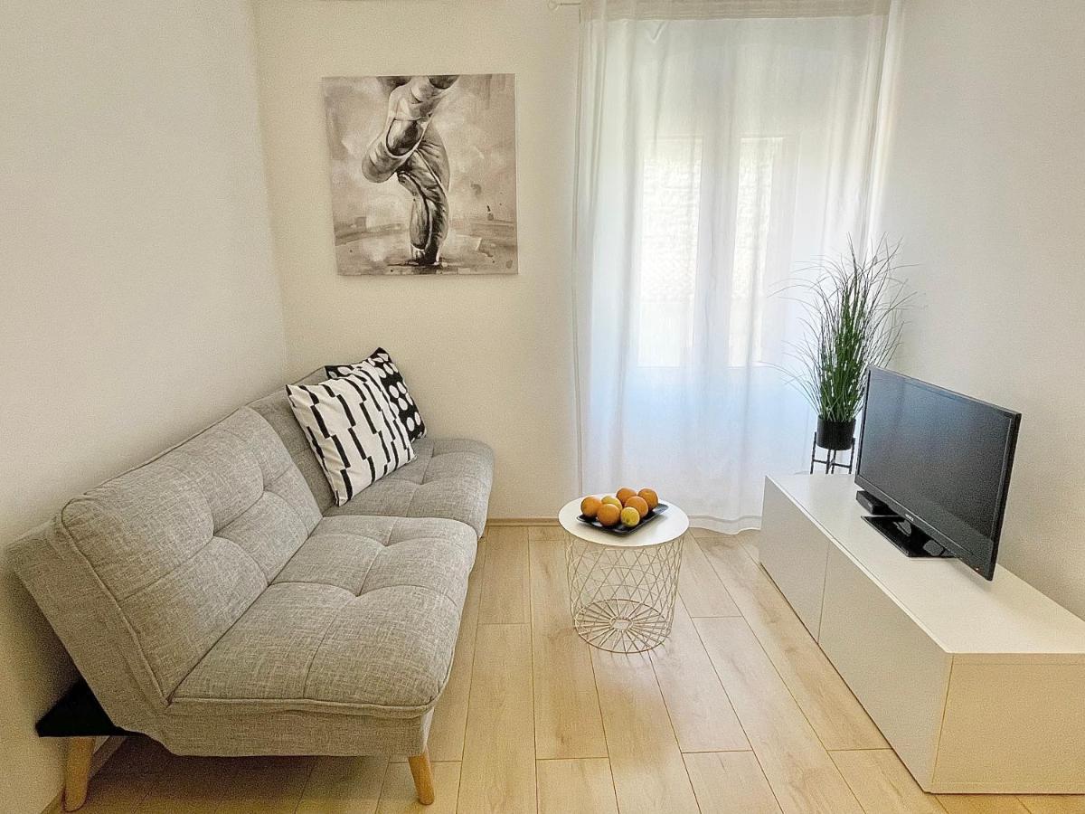 Apartments Antons Pula Exterior photo