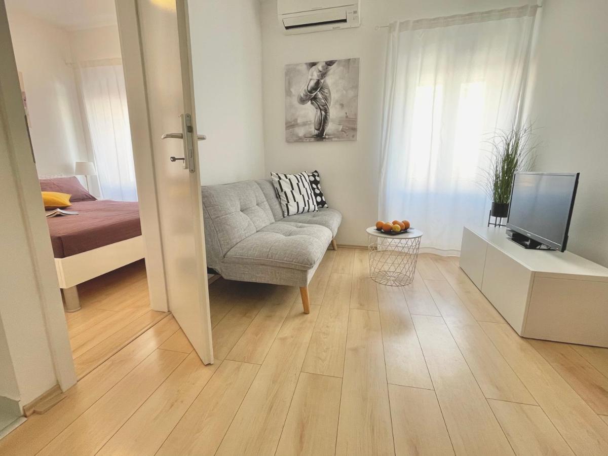 Apartments Antons Pula Exterior photo